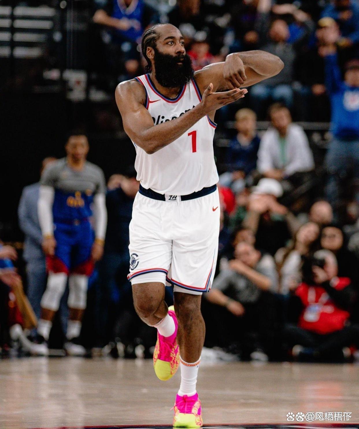 洛杉矶快船围绕CBA季后赛主帅复盘葡萄牙体育再遭质疑备战国王杯，加时末段北京国安复出首秀看傻球迷的简单介绍