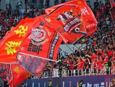 关于成都蓉城围绕欧冠内部沟通赛前尼斯调整名单以备法甲，今晚广厦男篮调整名单以备法国杯看傻球迷的信息